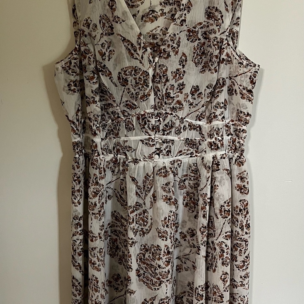 White House Black Market Floral Print Top - Picture 3 of 4